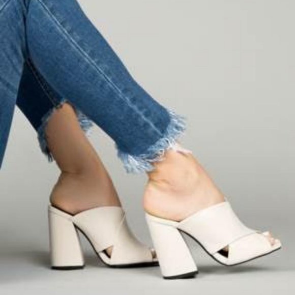 Shoes - Block Heels Mules in Cream
